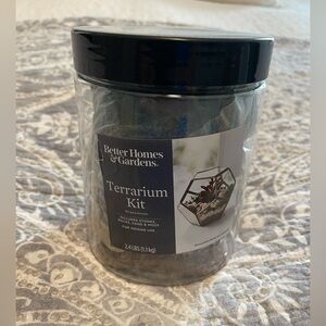 NWT Better homes and garden’s terrarium kit. Includes stones rocks sand and moss